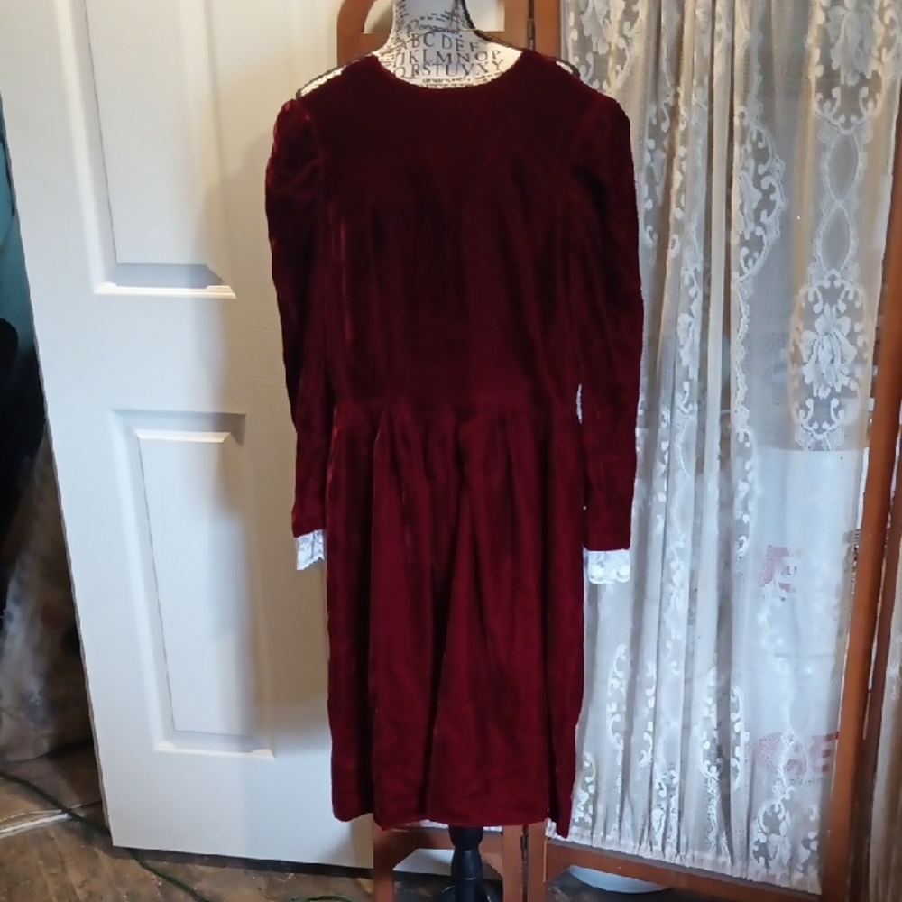 Holiday Christmas Concert/ Dicken's Crushed Red Velvet Dress